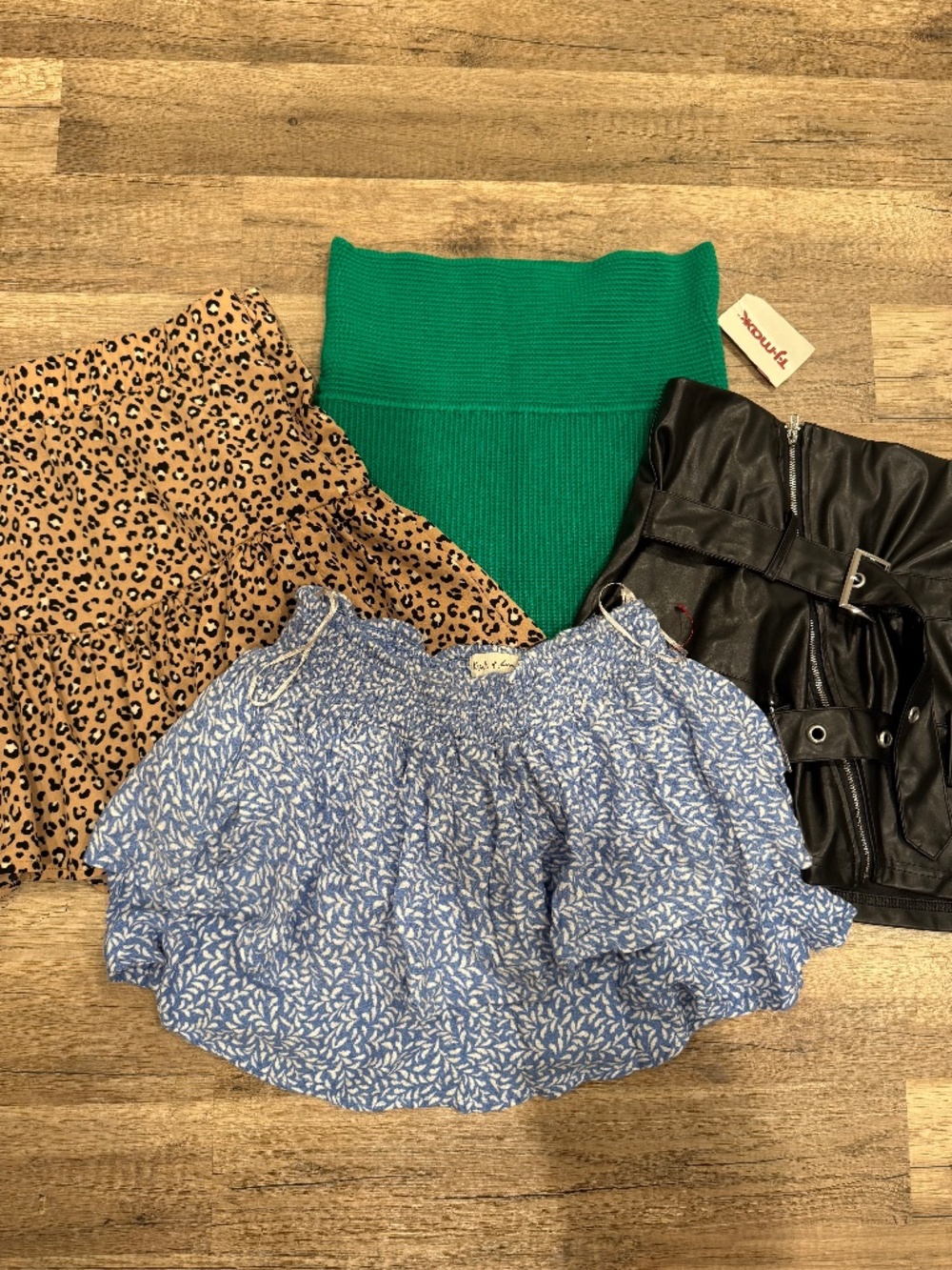 Lot of 4 size small skirts / skorts